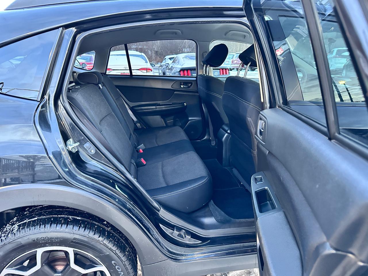 2014 Subaru XV Crosstrek 2.0i/SportPack 5Speed HTD-Cloth A/C FM CD Alloys Photo