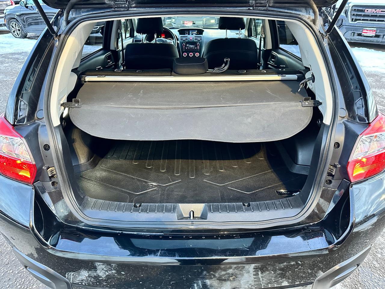 2014 Subaru XV Crosstrek 2.0i/SportPack 5Speed HTD-Cloth A/C FM CD Alloys Photo