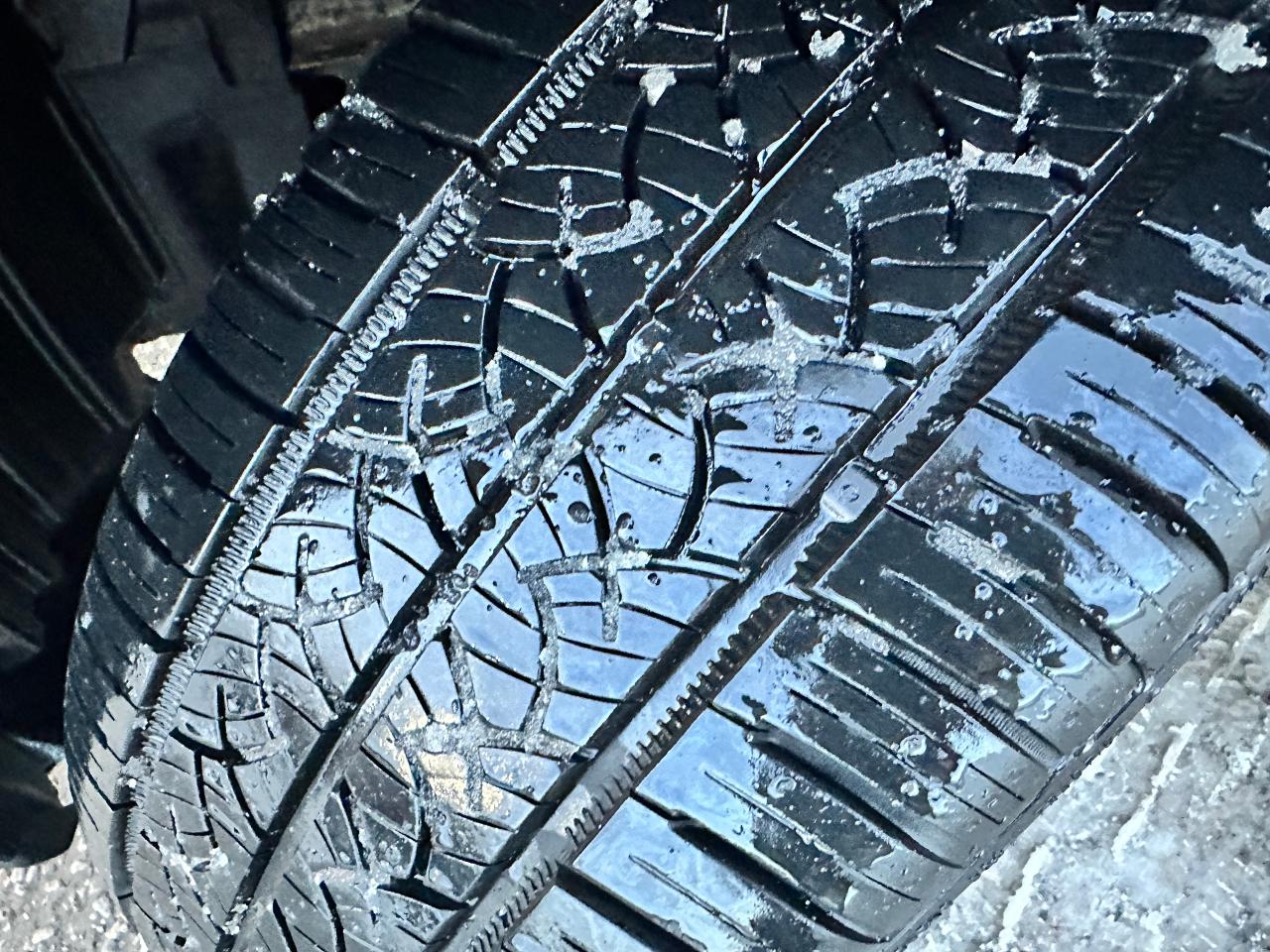 2014 Subaru XV Crosstrek 2.0i/SportPack 5Speed HTD-Cloth A/C FM CD Alloys Photo