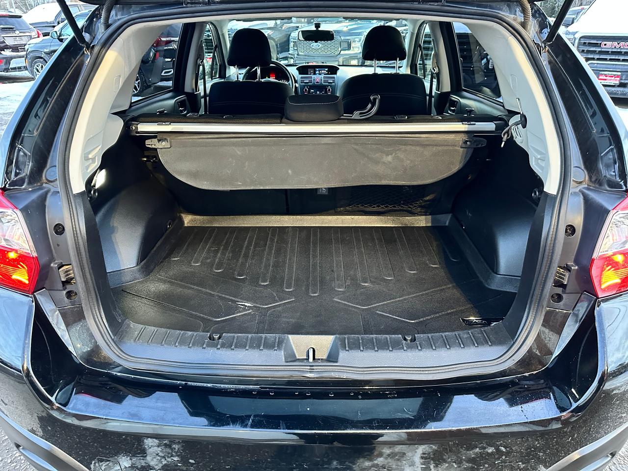 2014 Subaru XV Crosstrek 2.0i/SportPack 5Speed HTD-Cloth A/C FM CD Alloys Photo