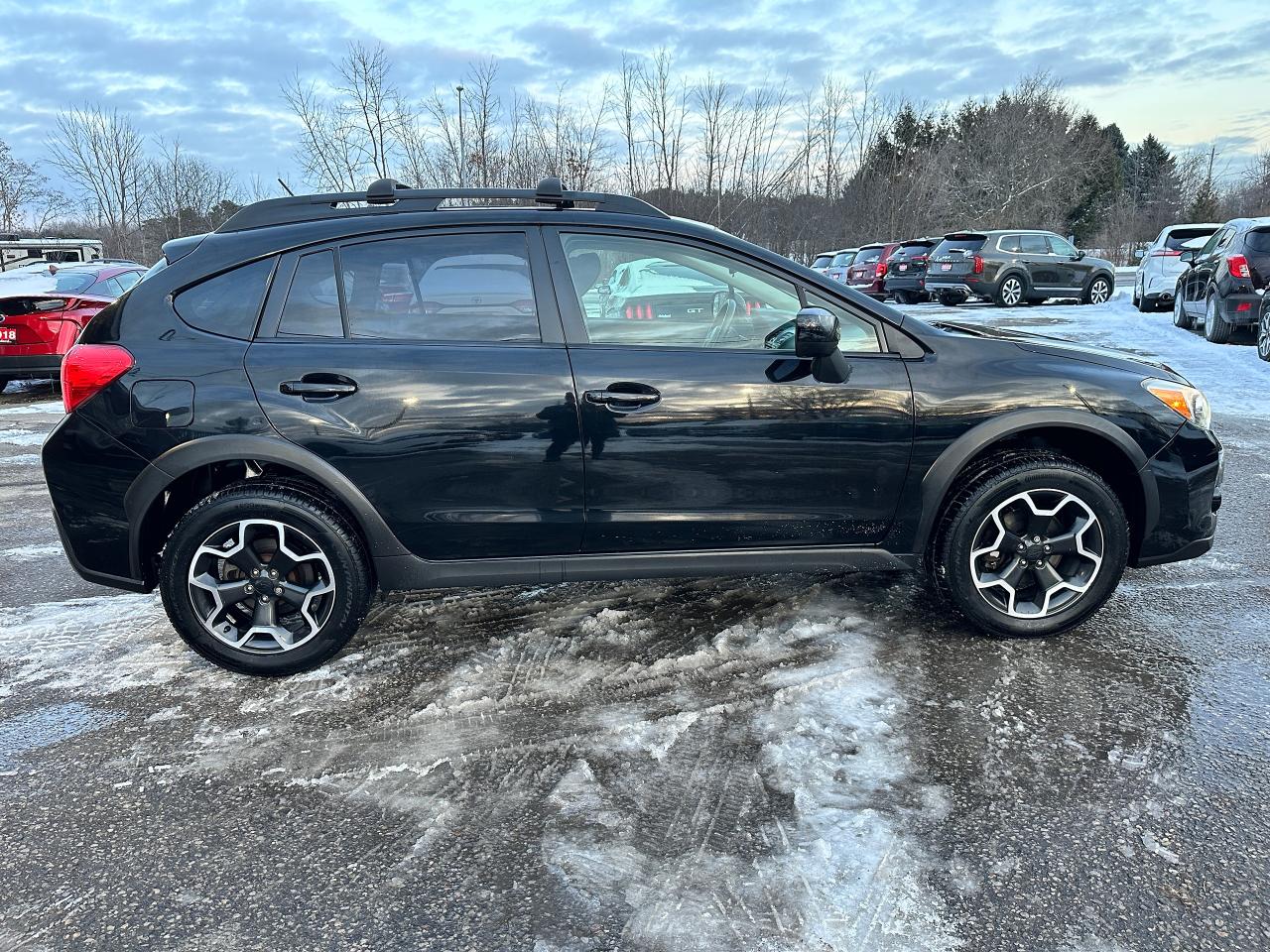 2014 Subaru XV Crosstrek 2.0i/SportPack 5Speed HTD-Cloth A/C FM CD Alloys Photo