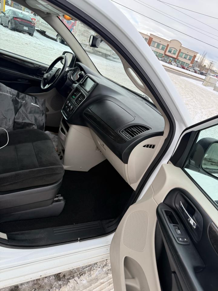 2016 Dodge Grand Caravan SXT - Photo #6