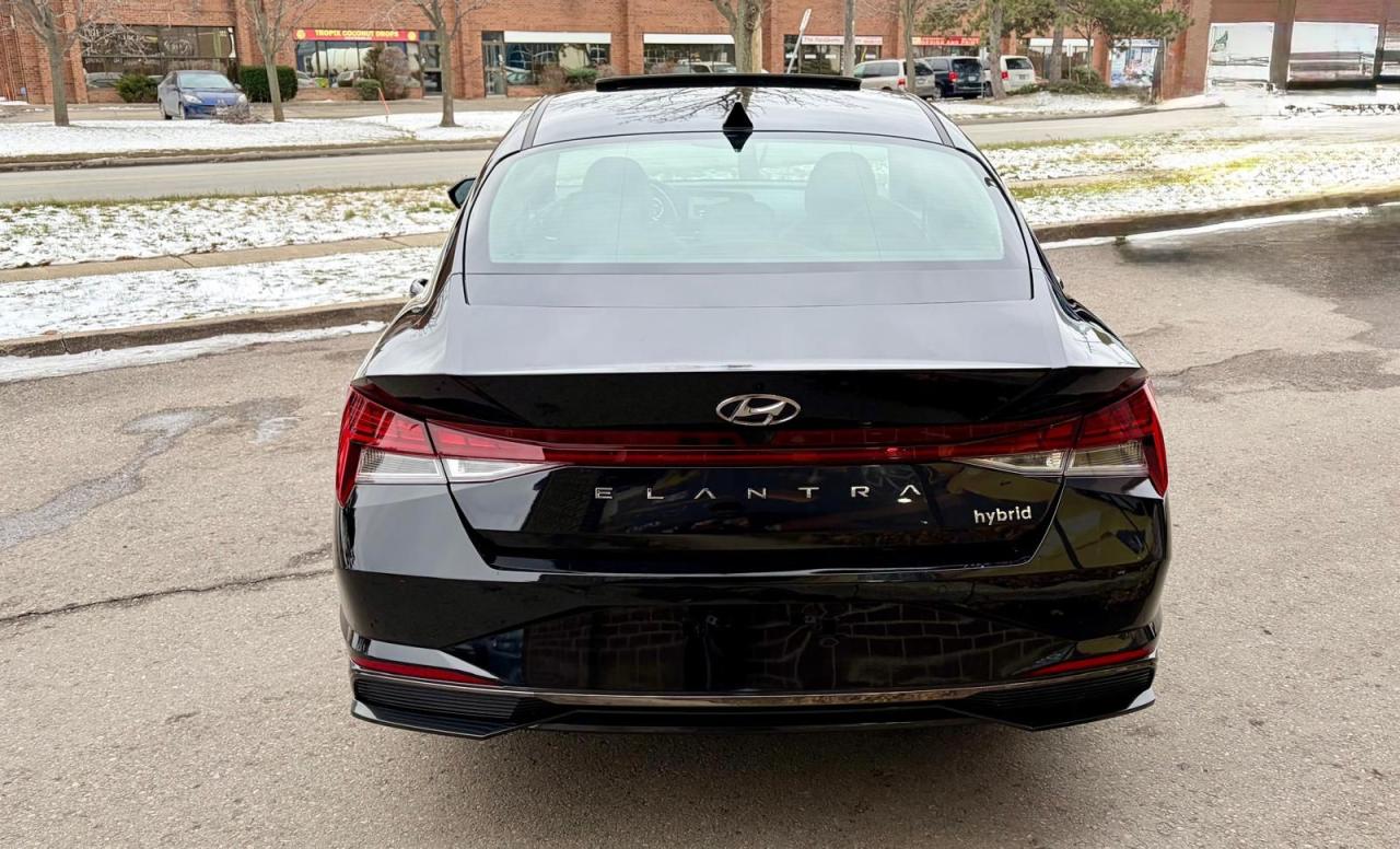 2023 Hyundai Elantra Luxury Photo4