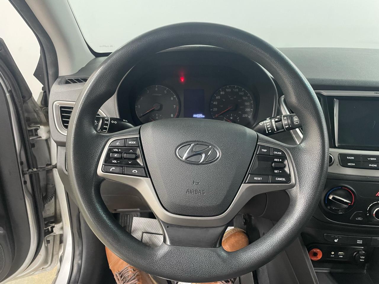 2019 Hyundai Accent Preferred Photo13