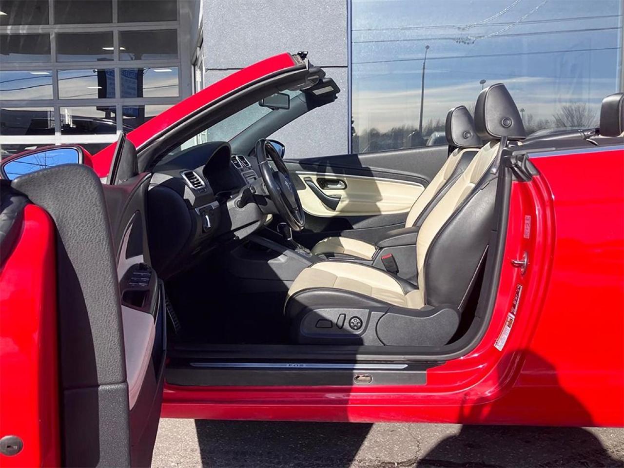 2015 Volkswagen Eos WOLFSBURG|PANOROOF|LEATHER|ALLOYS|PWR TOP Photo