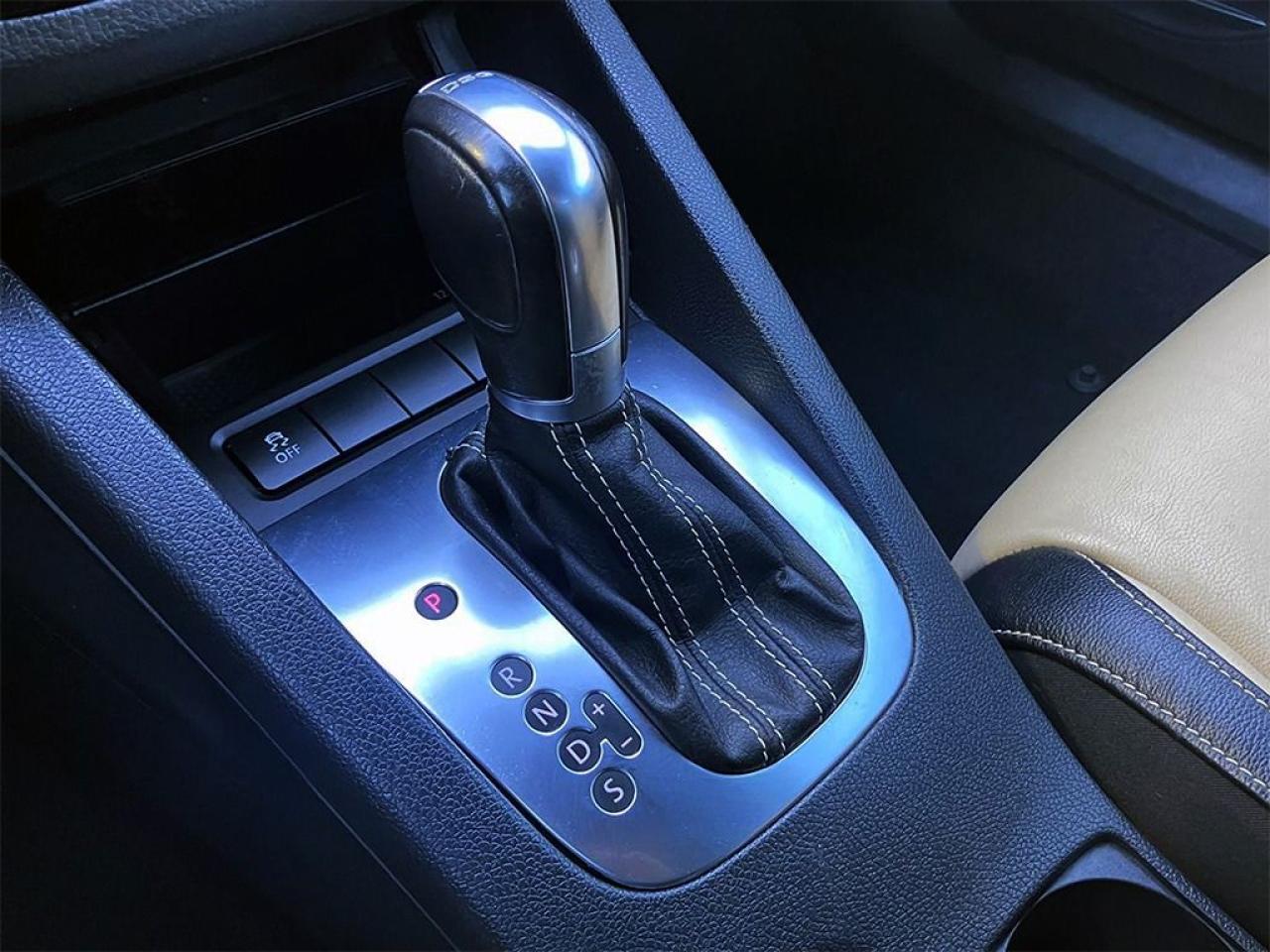 2015 Volkswagen Eos WOLFSBURG|PANOROOF|LEATHER|ALLOYS|PWR TOP Photo