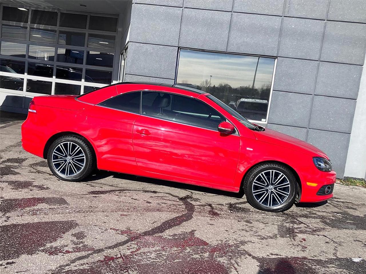 2015 Volkswagen Eos WOLFSBURG|PANOROOF|LEATHER|ALLOYS|PWR TOP Photo2