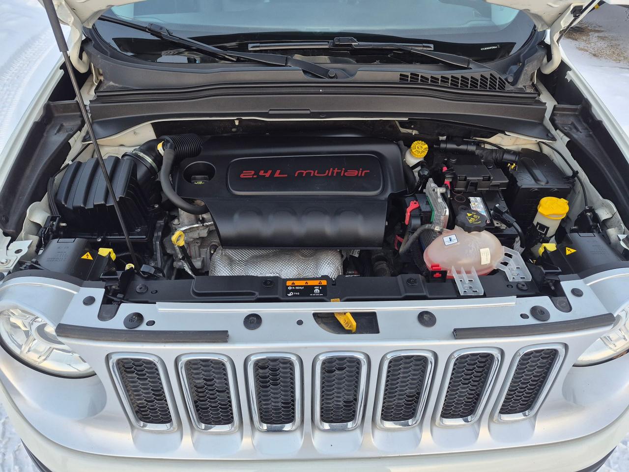 2017 Jeep Renegade Limited, 4x4, Leather, Sunroof, NAV,Remote, Htd Se - Photo #4