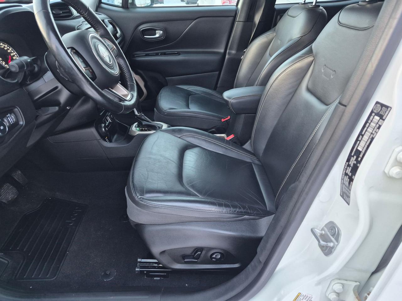 2017 Jeep Renegade Limited, 4x4, Leather, Sunroof, NAV,Remote, Htd Se - Photo #17