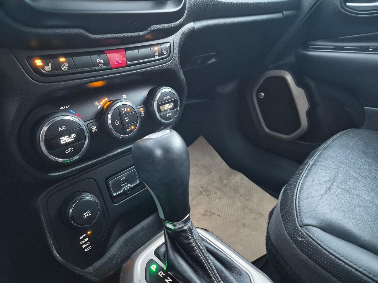 2017 Jeep Renegade Limited, 4x4, Leather, Sunroof, NAV,Remote, Htd Se - Photo #21