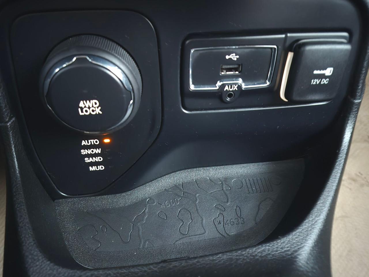 2017 Jeep Renegade Limited, 4x4, Leather, Sunroof, NAV,Remote, Htd Se - Photo #29