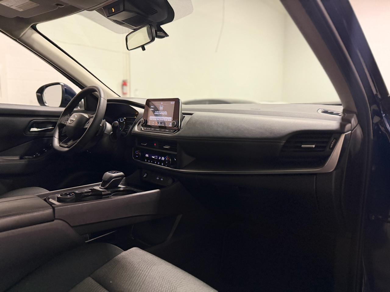 2025 Nissan Rogue Midnight Edition | SV Photo