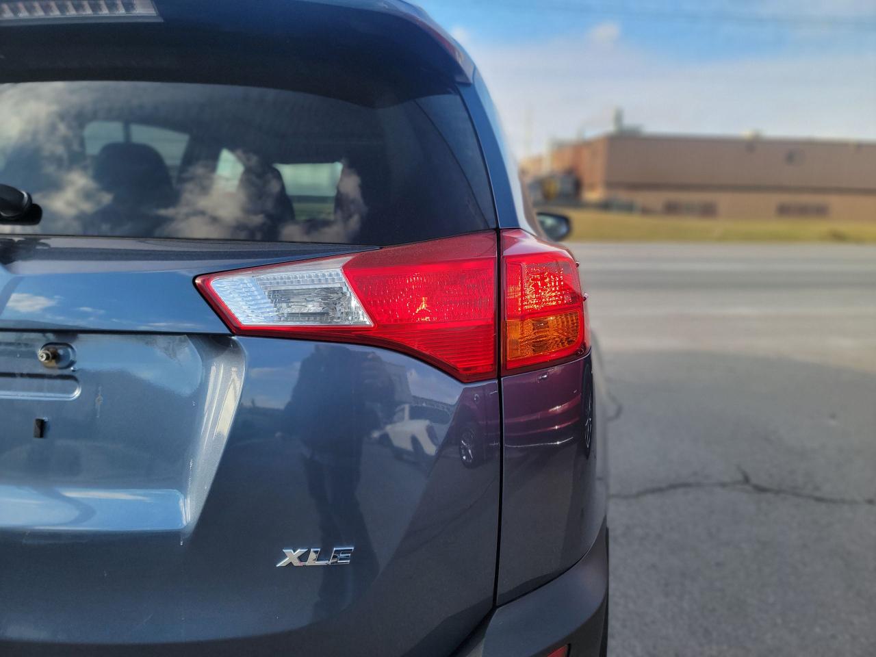 2014 Toyota RAV4 XLE Photo3