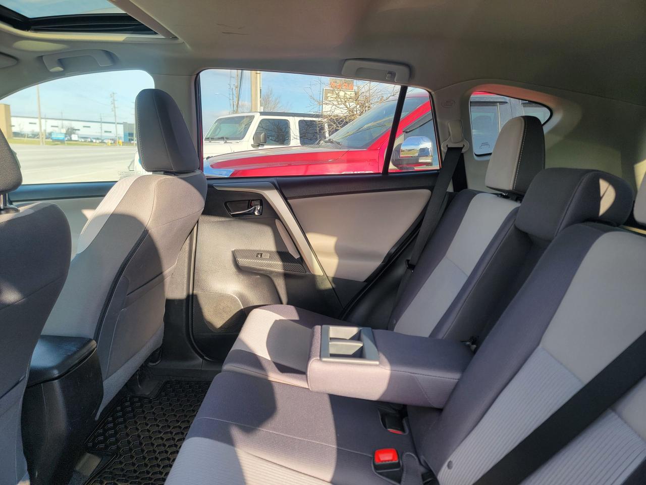 2014 Toyota RAV4 XLE - Photo #11