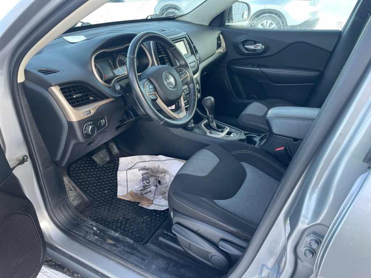 2016 Jeep Cherokee Sport Photo