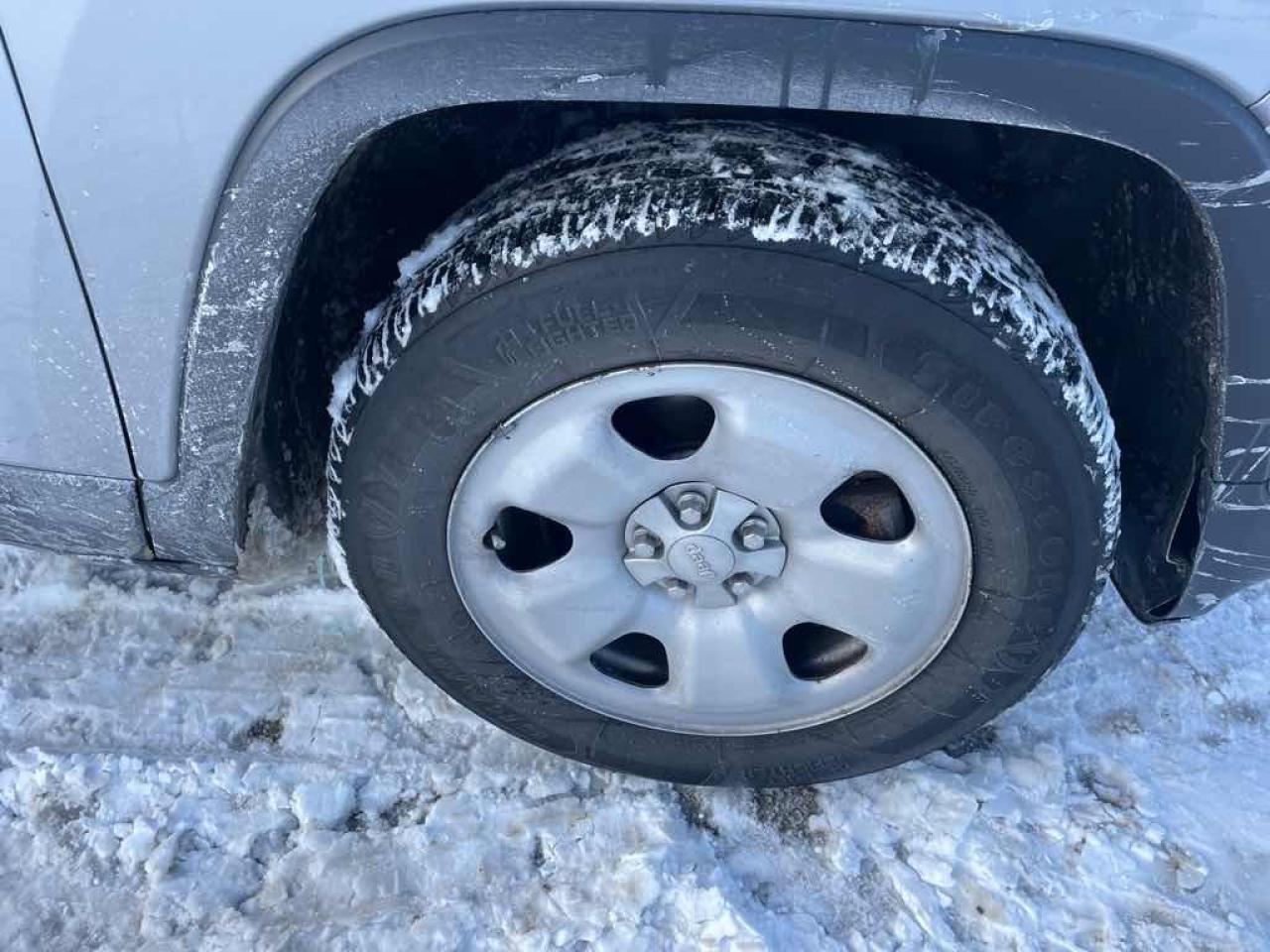 2016 Jeep Cherokee Sport Photo