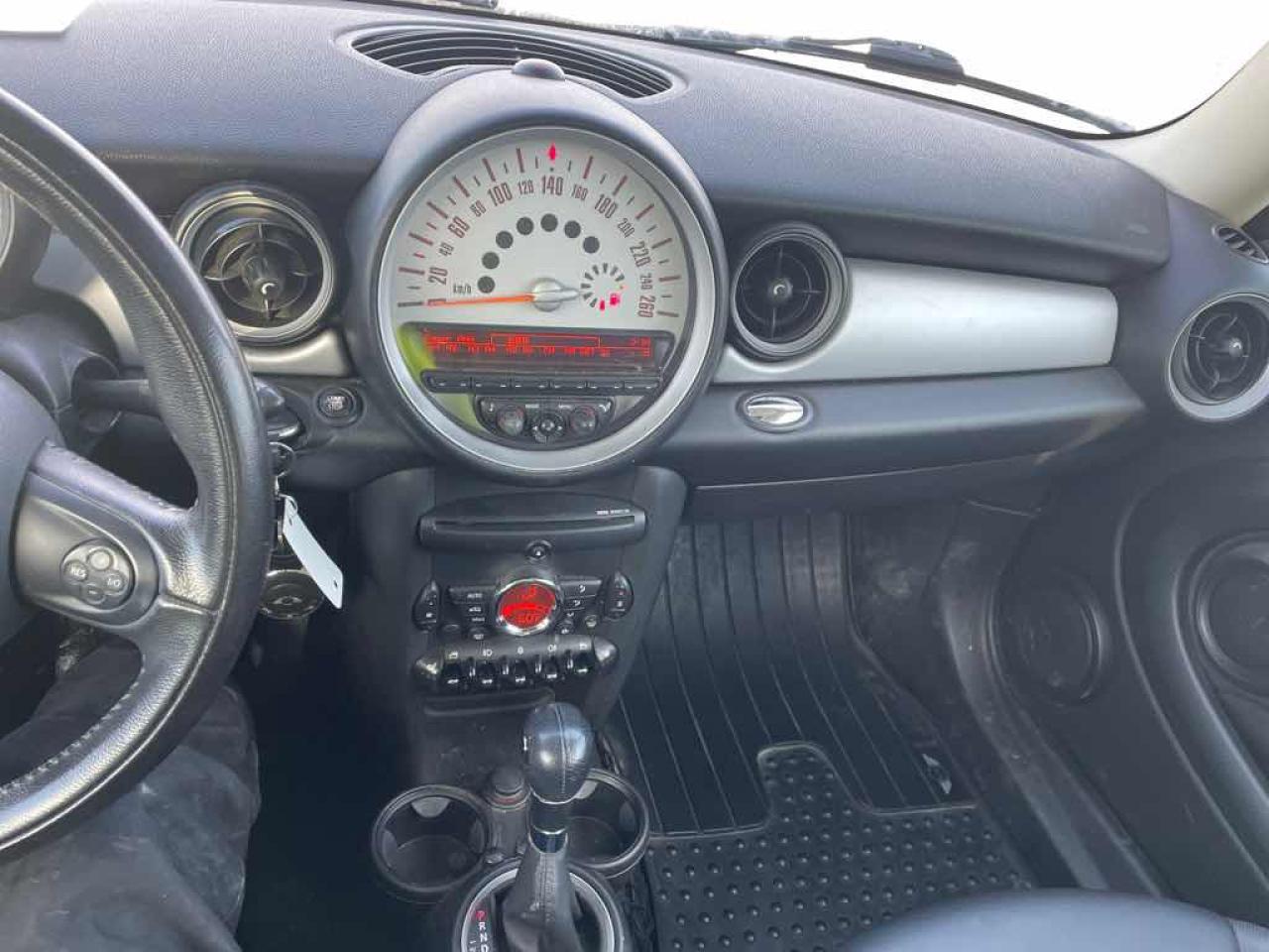 2011 MINI Cooper Clubman  Photo