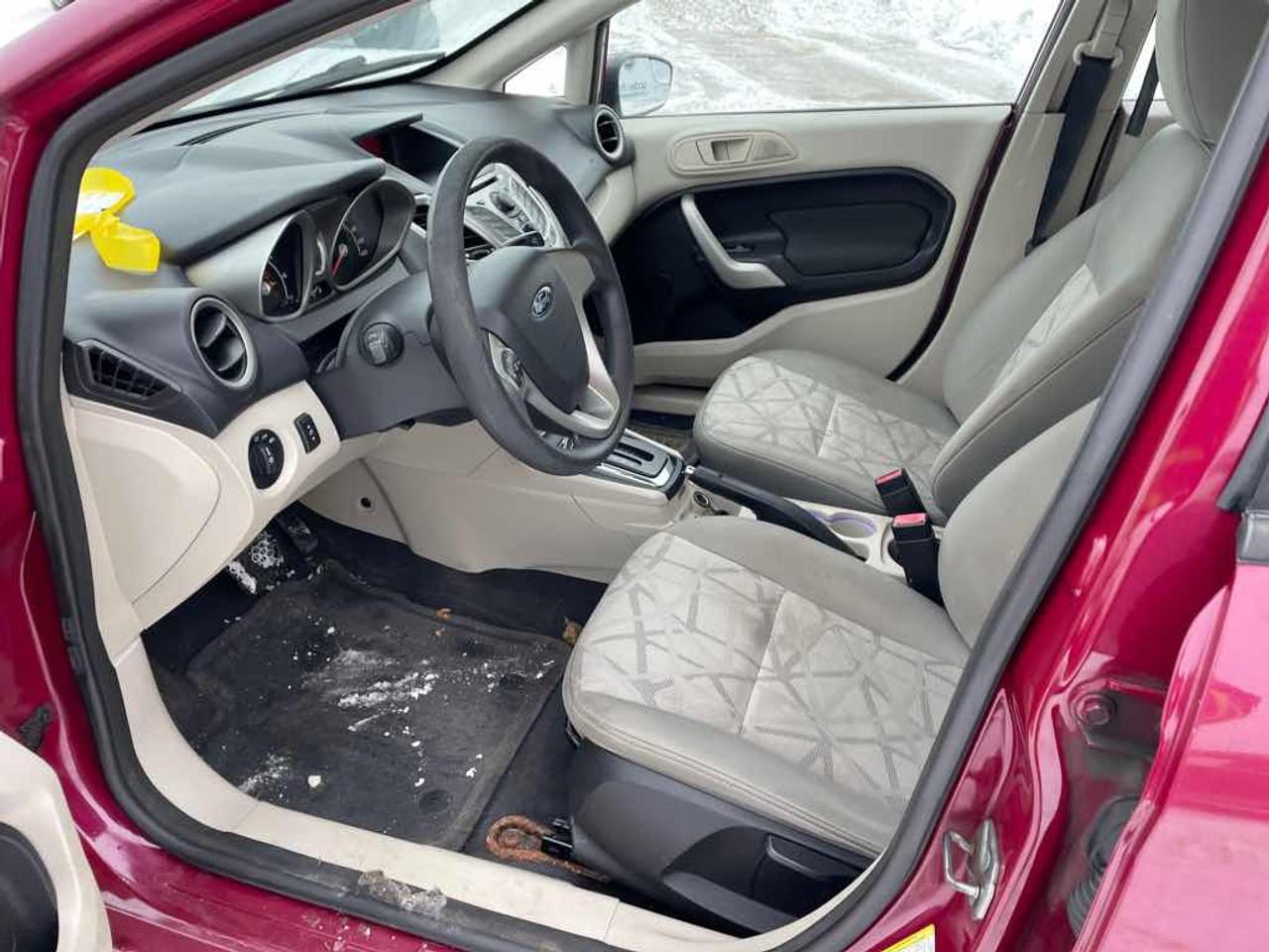 2011 Ford Fiesta SE Photo