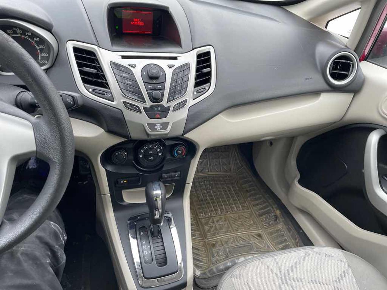 2011 Ford Fiesta SE Photo