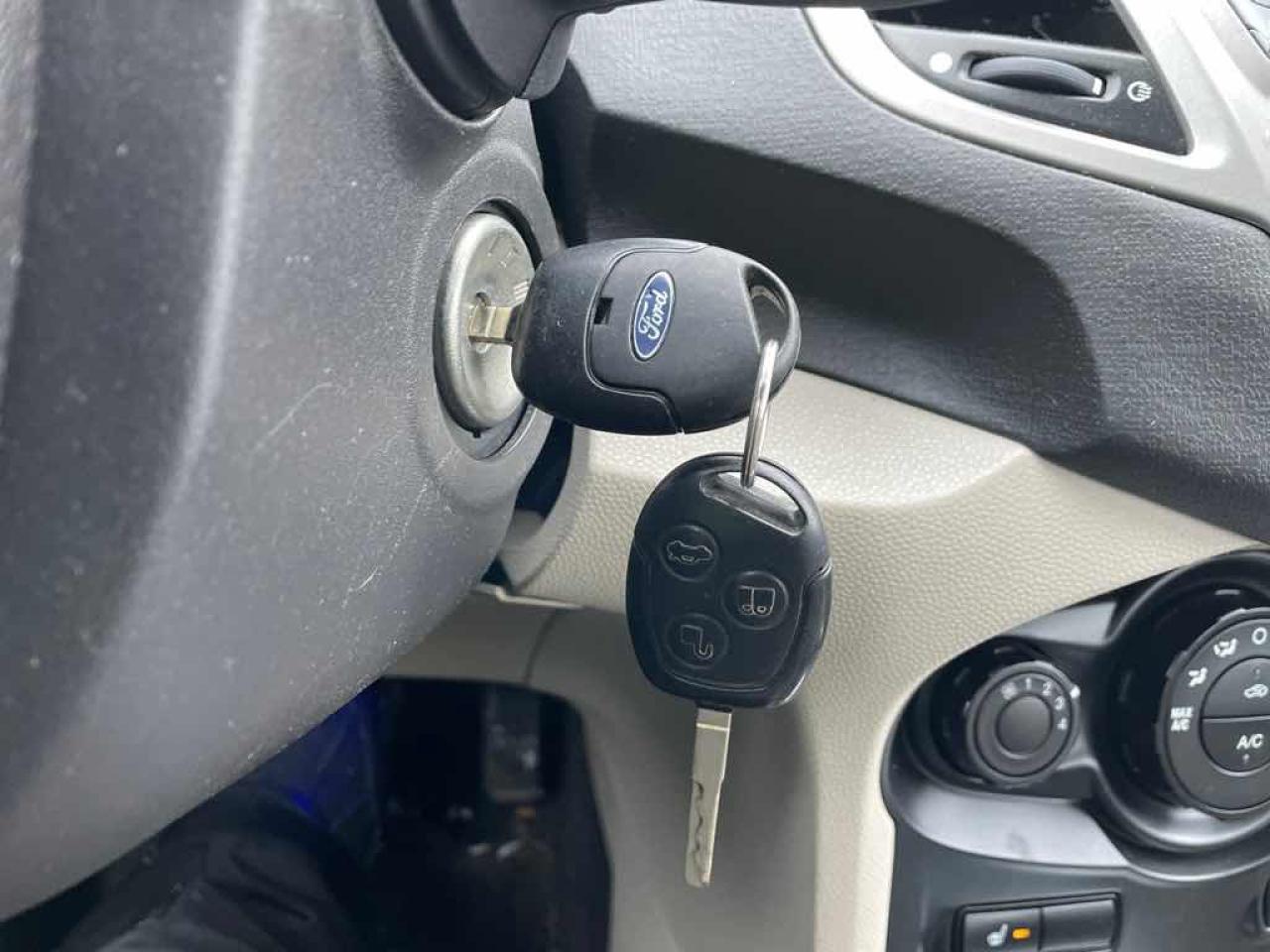 2011 Ford Fiesta SE Photo