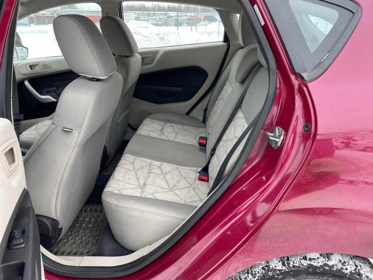 2011 Ford Fiesta SE Photo