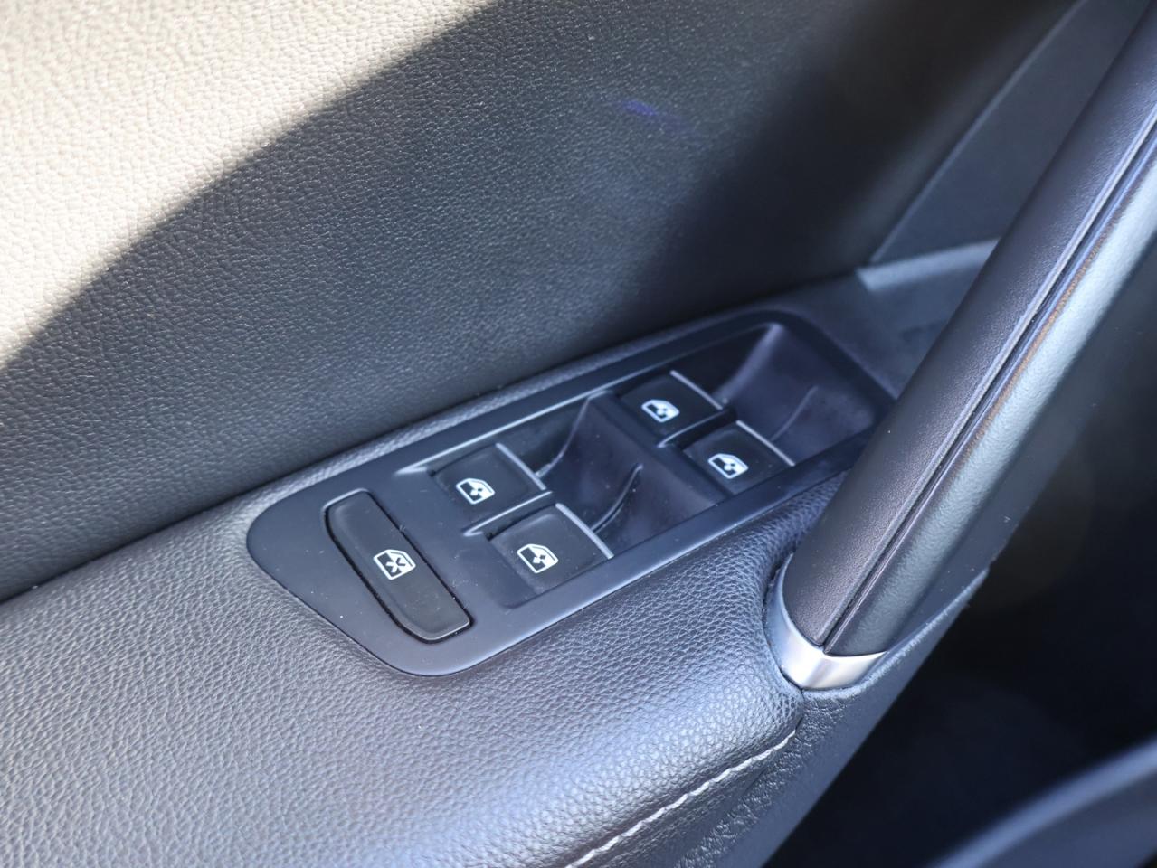 2017 Volkswagen Golf R DSG AWD CERTIFIED *V.W MAINTAIN* CAMERA NAV BLUETOOTH LEATHER HEATED P.SENSORS CRUISE ALLOYS Photo