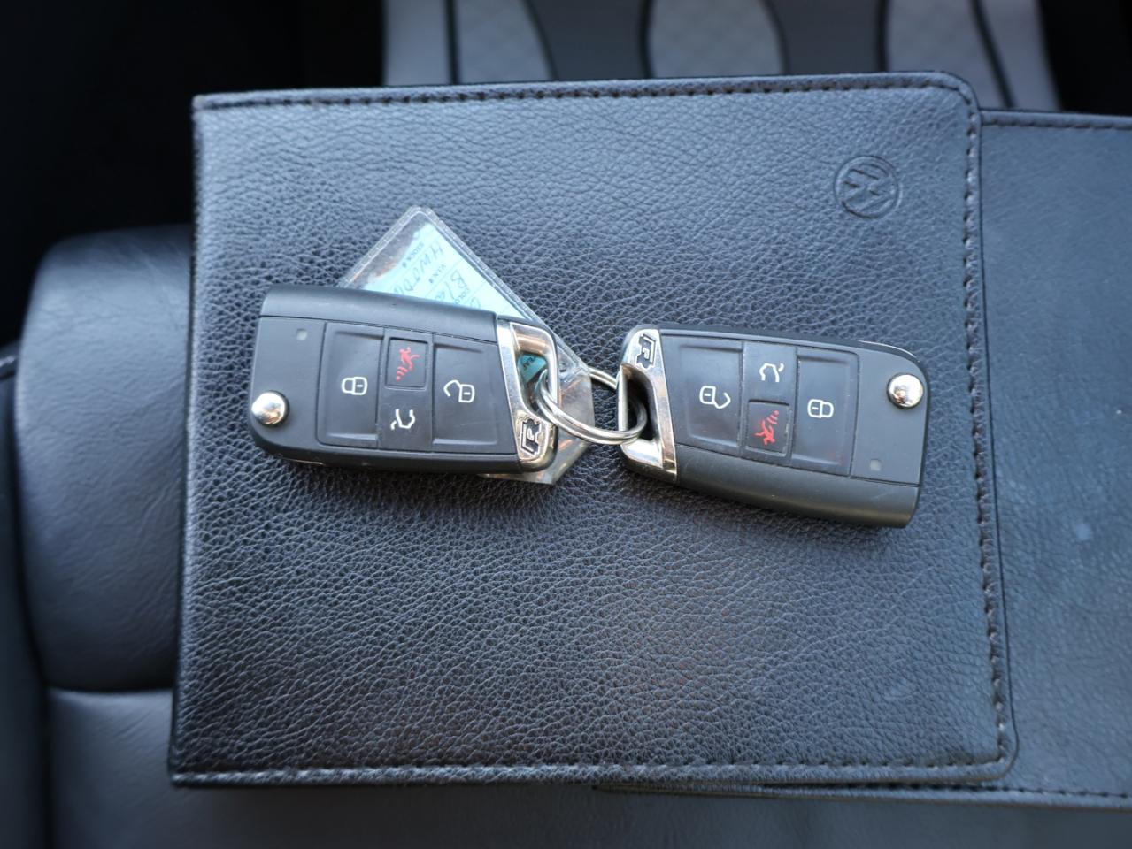 2017 Volkswagen Golf R DSG AWD CERTIFIED *V.W MAINTAIN* CAMERA NAV BLUETOOTH LEATHER HEATED P.SENSORS CRUISE ALLOYS Photo