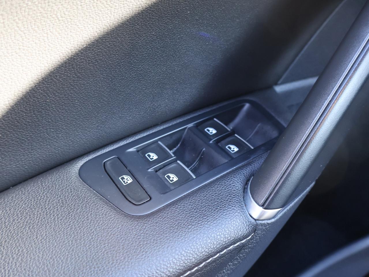 2017 Volkswagen Golf R DSG AWD CERTIFIED *V.W MAINTAIN* CAMERA NAV BLUETOOTH LEATHER HEATED P.SENSORS CRUISE ALLOYS Photo