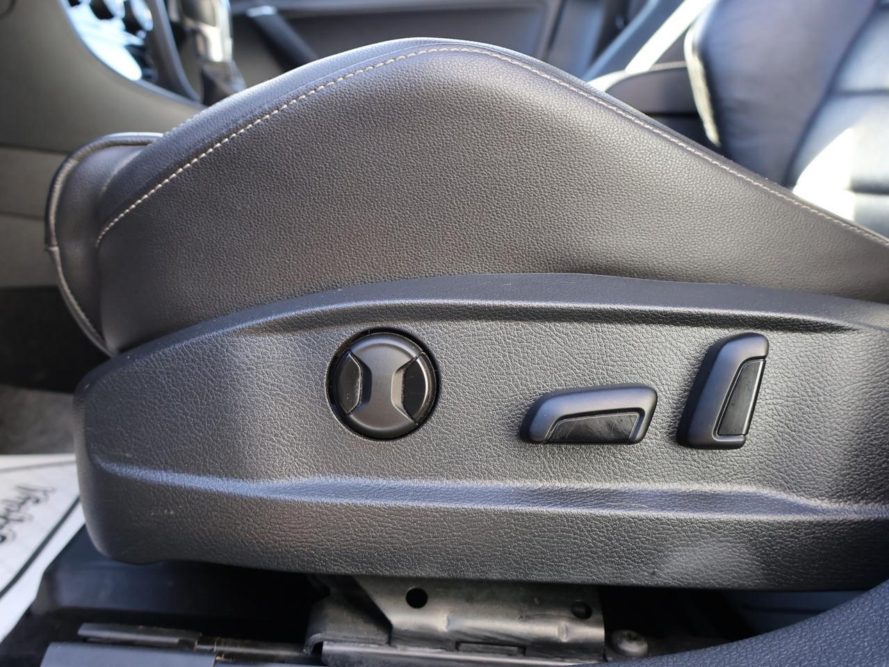 2017 Volkswagen Golf R DSG AWD CERTIFIED *V.W MAINTAIN* CAMERA NAV BLUETOOTH LEATHER HEATED P.SENSORS CRUISE ALLOYS Photo