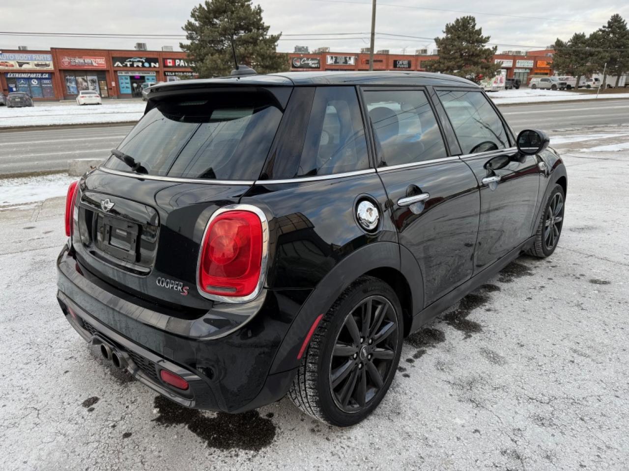 2016 MINI HARDTOP 4 DOOR COOPER S/ 1-OWNER/ CLEAN CARFAX/ HUD/ MANUAL/ NAVI - Photo #4