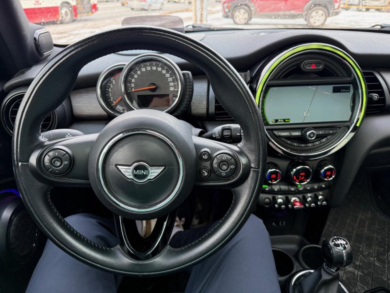 2016 MINI HARDTOP 4 DOOR COOPER S/ 1-OWNER/ CLEAN CARFAX/ HUD/ MANUAL/ NAVI - Photo #11