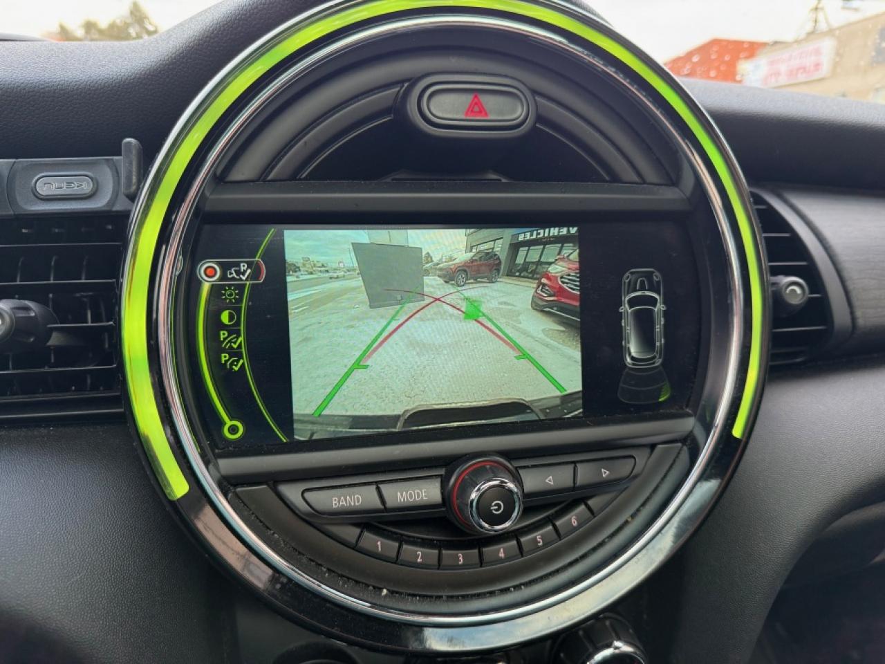 2016 MINI HARDTOP 4 DOOR COOPER S/ 1-OWNER/ CLEAN CARFAX/ HUD/ MANUAL/ NAVI - Photo #14