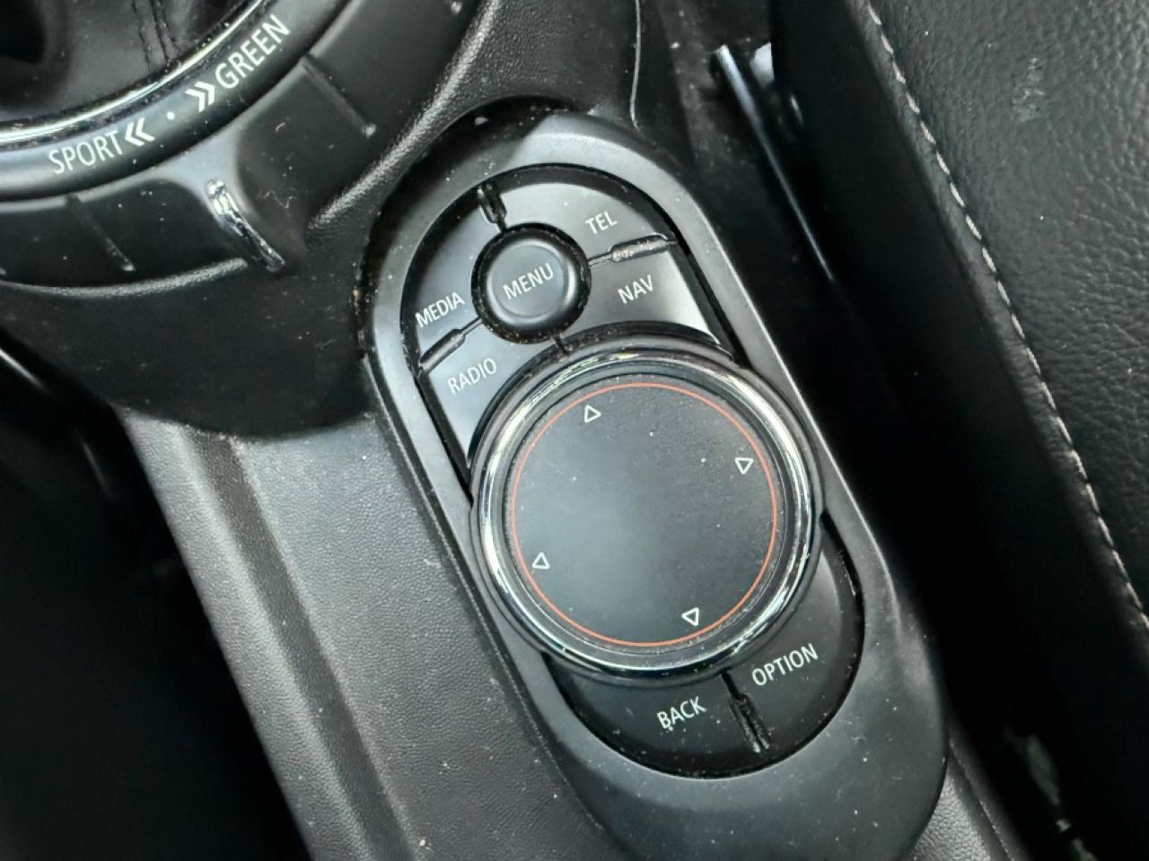 2016 MINI HARDTOP 4 DOOR COOPER S/ 1-OWNER/ CLEAN CARFAX/ HUD/ MANUAL/ NAVI - Photo #18