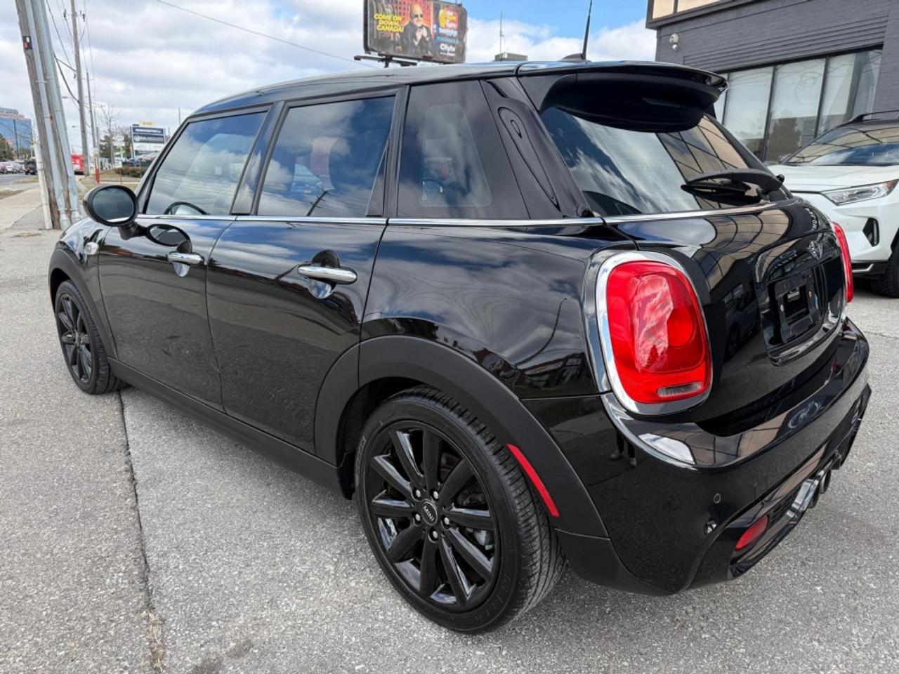 2016 MINI HARDTOP 4 DOOR COOPER S/ 1-OWNER/ CLEAN CARFAX/ HUD/ MANUAL/ NAVI - Photo #9