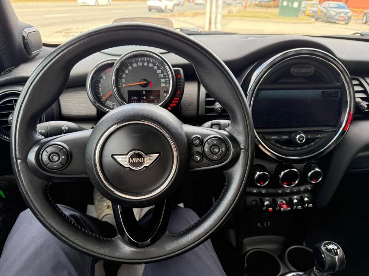 2016 MINI HARDTOP 4 DOOR COOPER S/ 1-OWNER/ CLEAN CARFAX/ HUD/ MANUAL/ NAVI - Photo #14