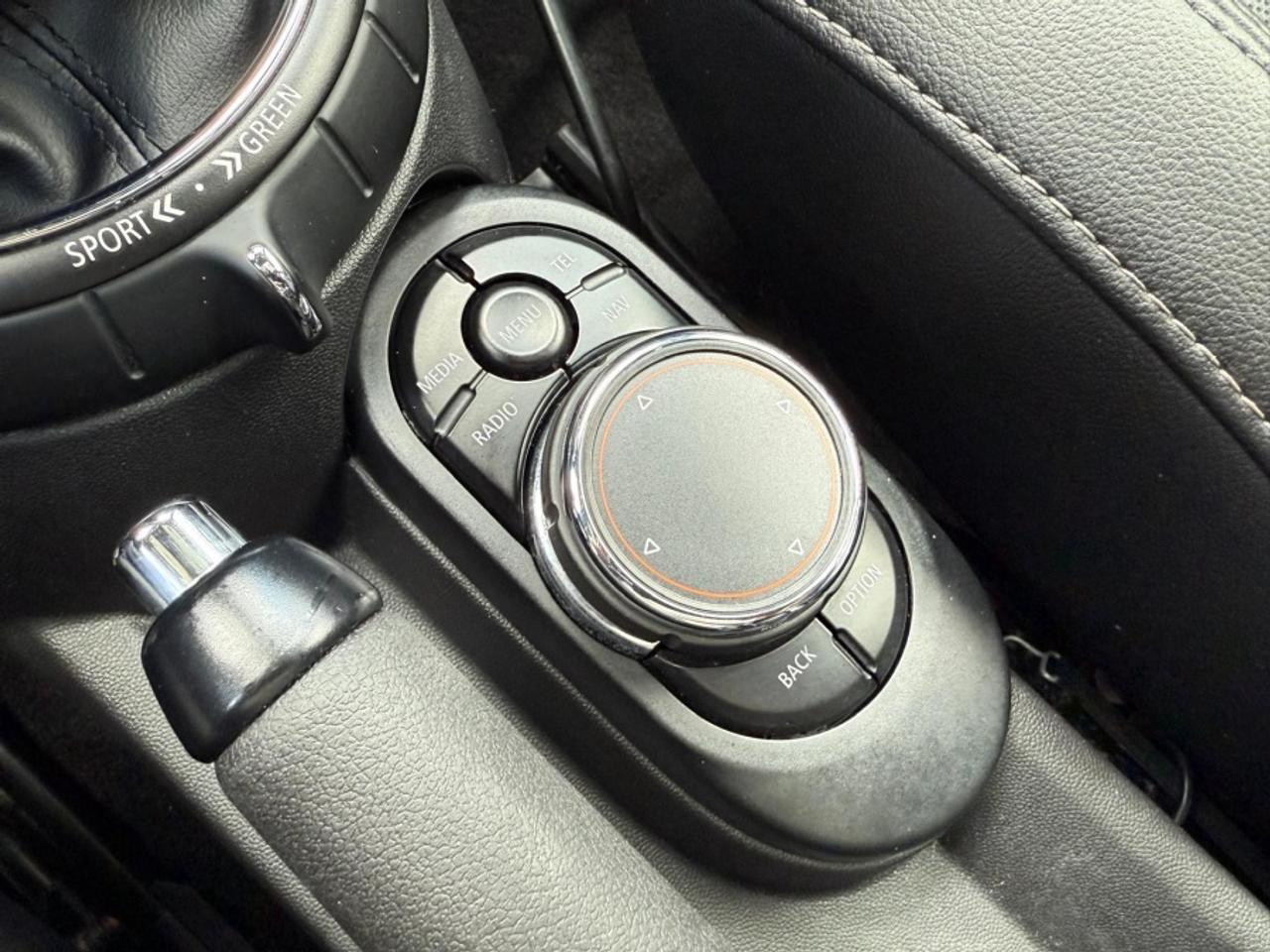 2016 MINI HARDTOP 4 DOOR COOPER S/ 1-OWNER/ CLEAN CARFAX/ HUD/ MANUAL/ NAVI - Photo #20
