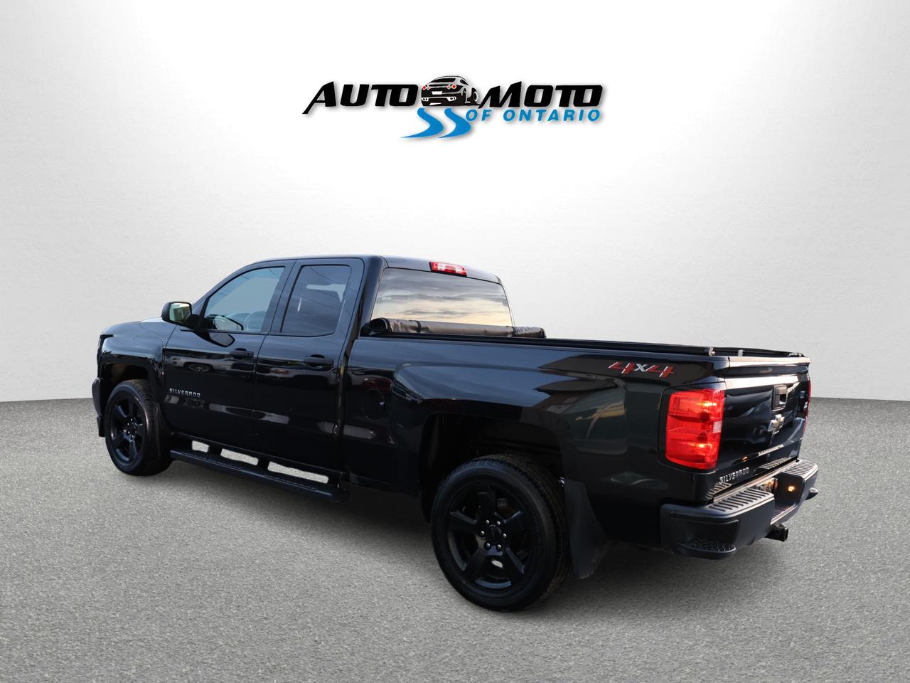 2018 Chevrolet Silverado 1500 V8 LT CREW 4WD CERTIFIED *1 OWNER*SERVICE RECORDS* CAMERA BLUETOOTH CRUISE ALLOYS RUNNING BOARDS Photo