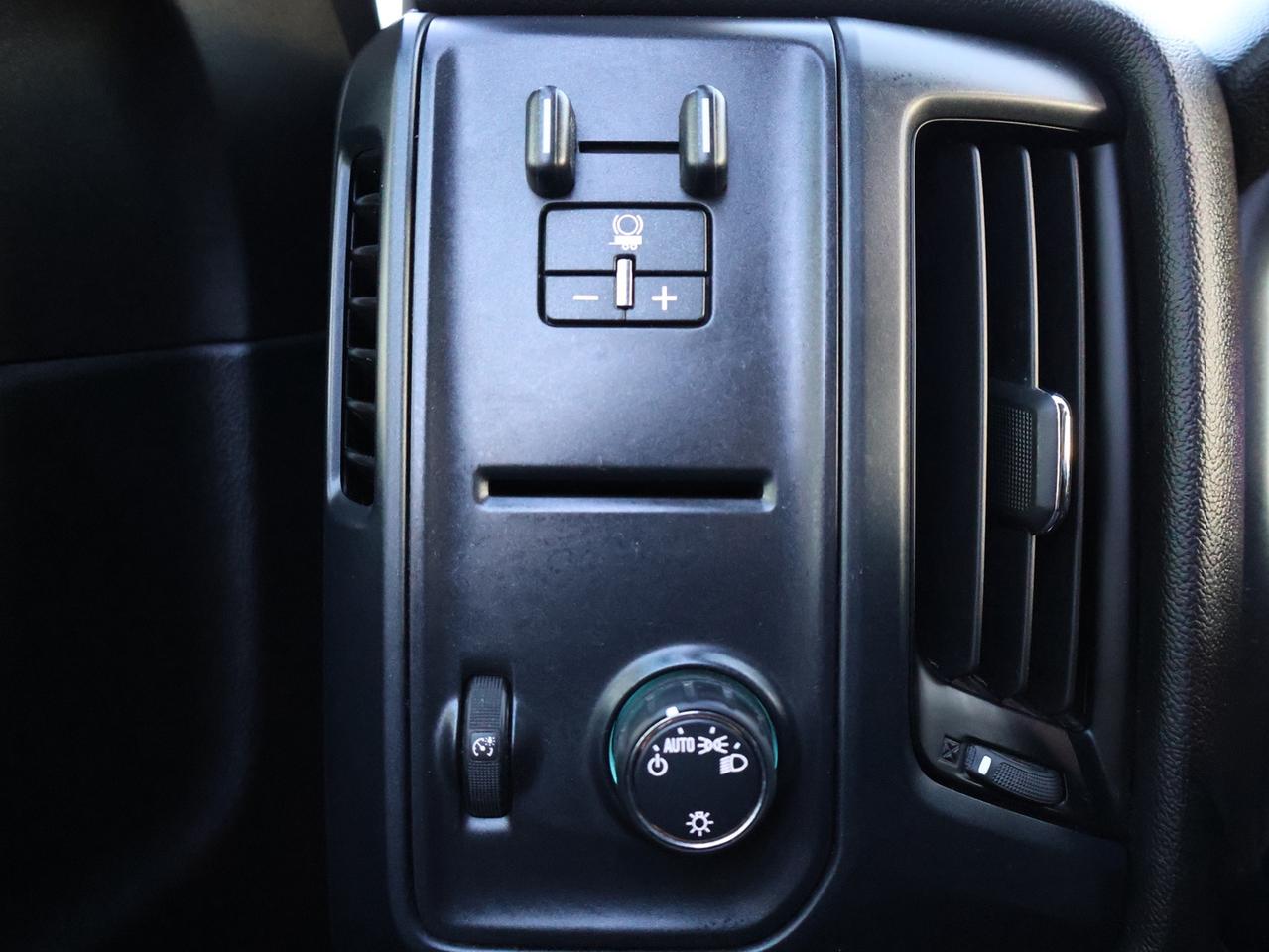 2018 Chevrolet Silverado 1500 V8 LT CREW 4WD CERTIFIED *1 OWNER*SERVICE RECORDS* CAMERA BLUETOOTH CRUISE ALLOYS RUNNING BOARDS Photo