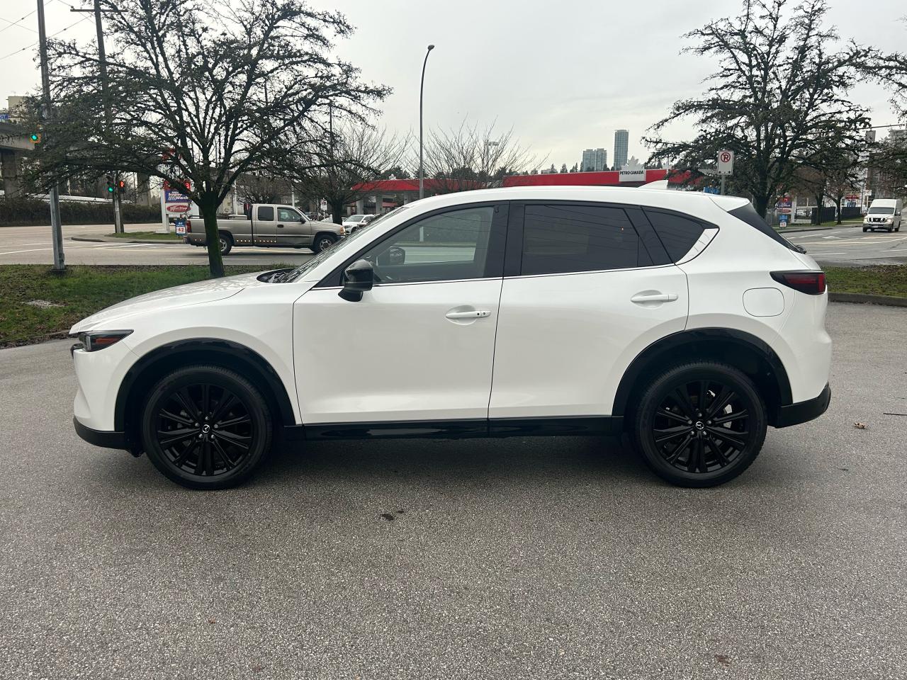 2022 Mazda CX-5 GT - Photo #2