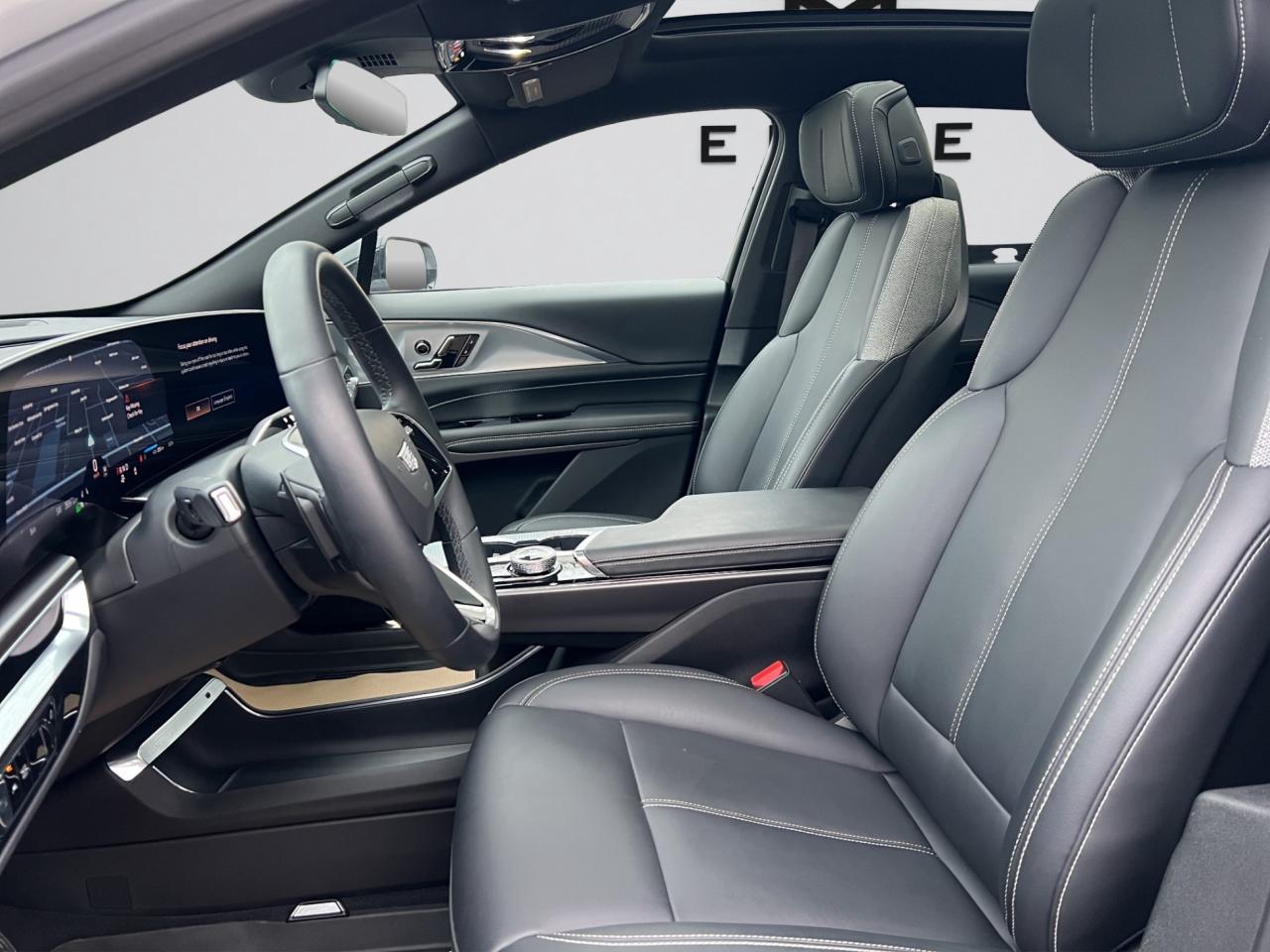 2024 Cadillac LYRIQ TECH - 36,000KMS - LEATHER - REVERSE CAMERA !! Photo