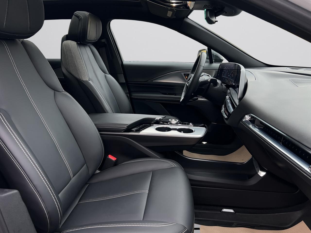 2024 Cadillac LYRIQ TECH - 36,000KMS - LEATHER - REVERSE CAMERA !! Photo