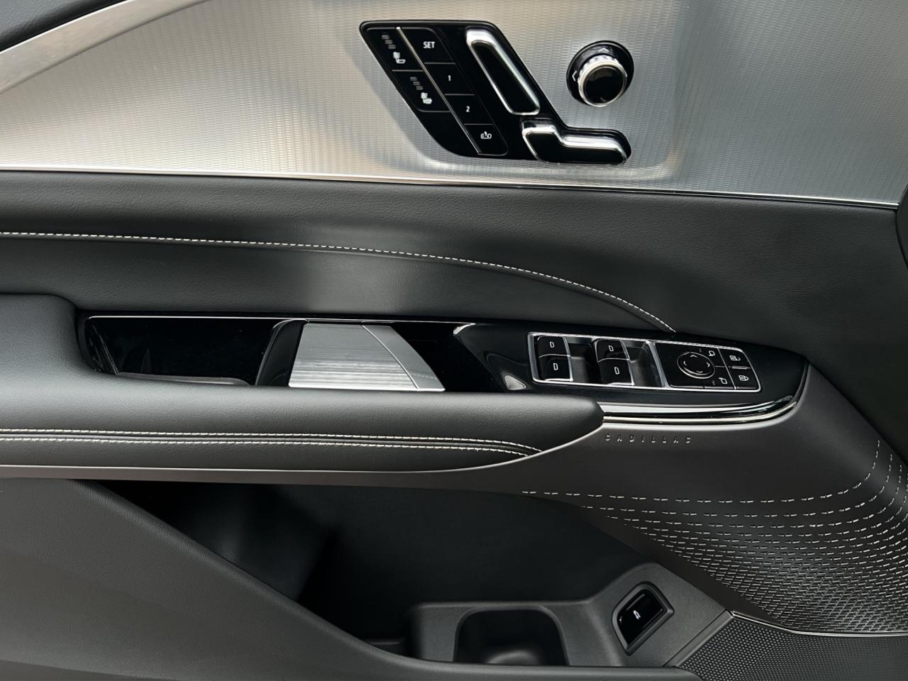 2024 Cadillac LYRIQ TECH - 36,000KMS - LEATHER - REVERSE CAMERA !! Photo