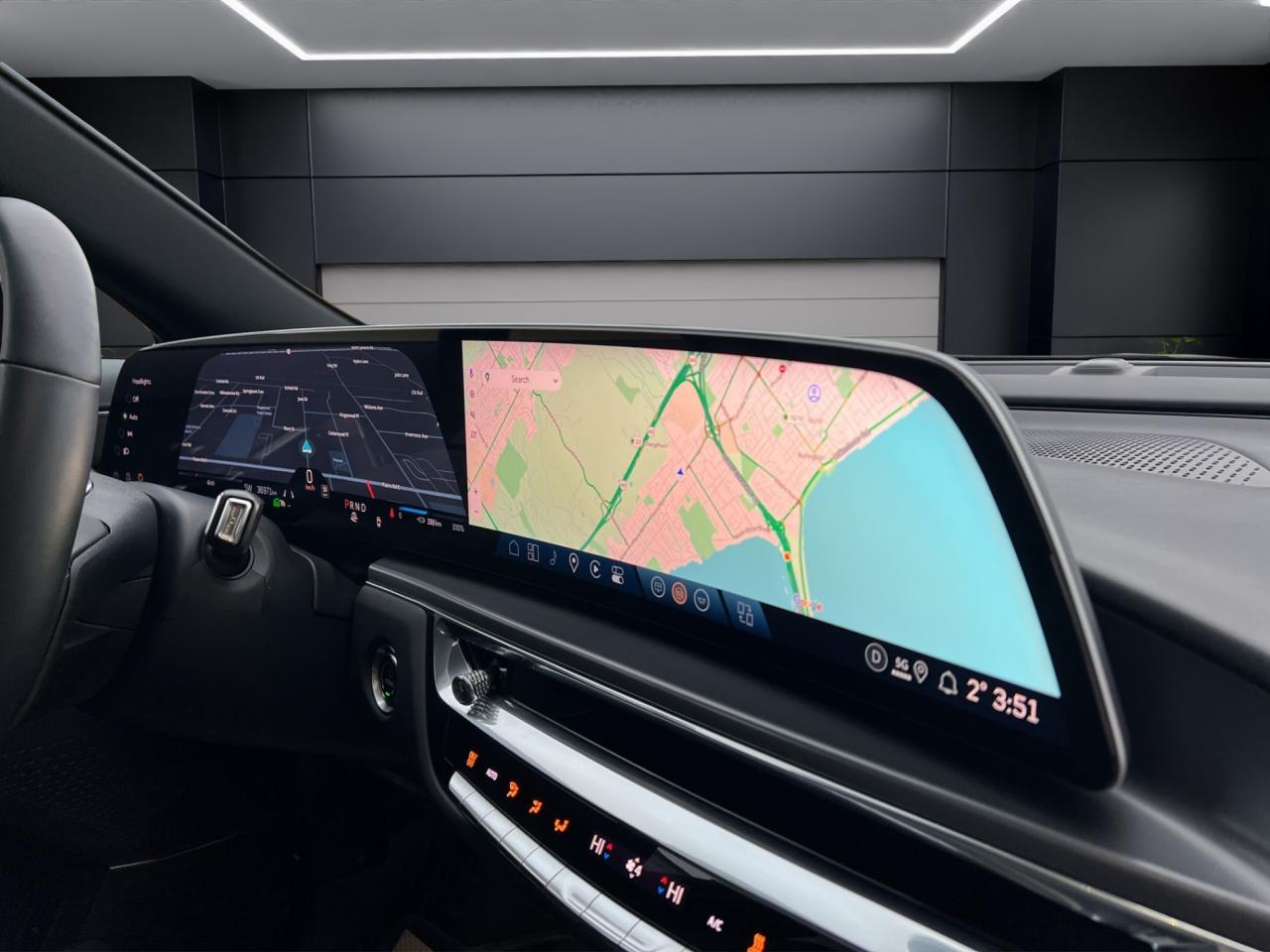 2024 Cadillac LYRIQ TECH - 36,000KMS - LEATHER - REVERSE CAMERA !! Photo