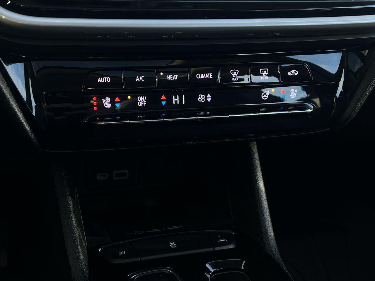 2022 Chevrolet Bolt EUV Premier ELECTRIC VEHICLE, MOONROOF, HEATED FRONT SEATS, BACK UP CAM!! Photo