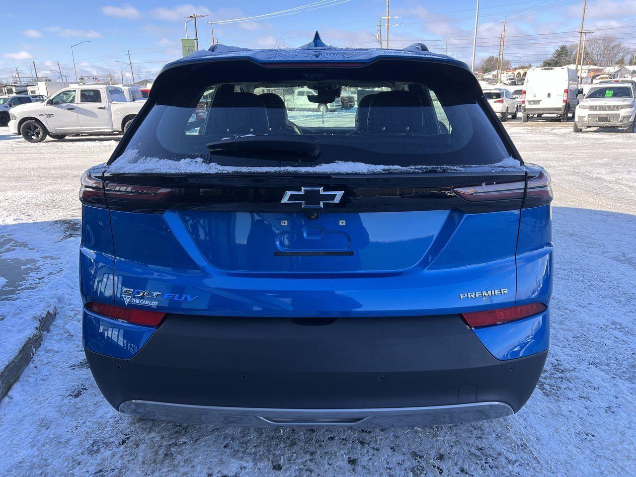 2022 Chevrolet Bolt EUV Premier ELECTRIC VEHICLE, MOONROOF, HEATED FRONT SEATS, BACK UP CAM!! Photo