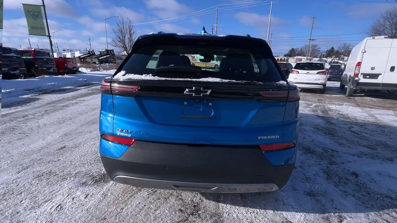 2022 Chevrolet Bolt EUV Premier ELECTRIC VEHICLE, MOONROOF, HEATED FRONT SEATS, BACK UP CAM!! Photo2