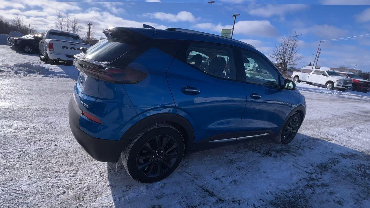2022 Chevrolet Bolt EUV Premier ELECTRIC VEHICLE, MOONROOF, HEATED FRONT SEATS, BACK UP CAM!! Photo
