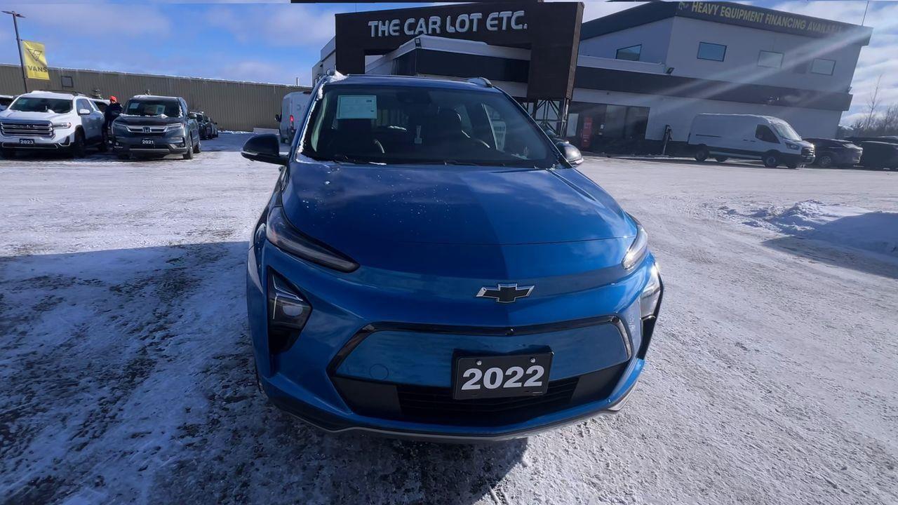 2022 Chevrolet Bolt EUV Premier ELECTRIC VEHICLE, MOONROOF, HEATED FRONT SEATS, BACK UP CAM!! Photo