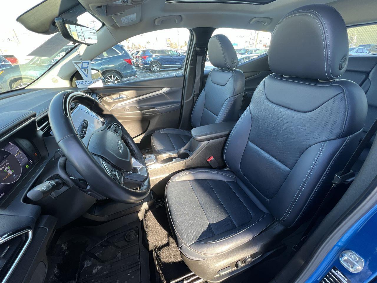 2022 Chevrolet Bolt EUV Premier ELECTRIC VEHICLE, MOONROOF, HEATED FRONT SEATS, BACK UP CAM!! Photo