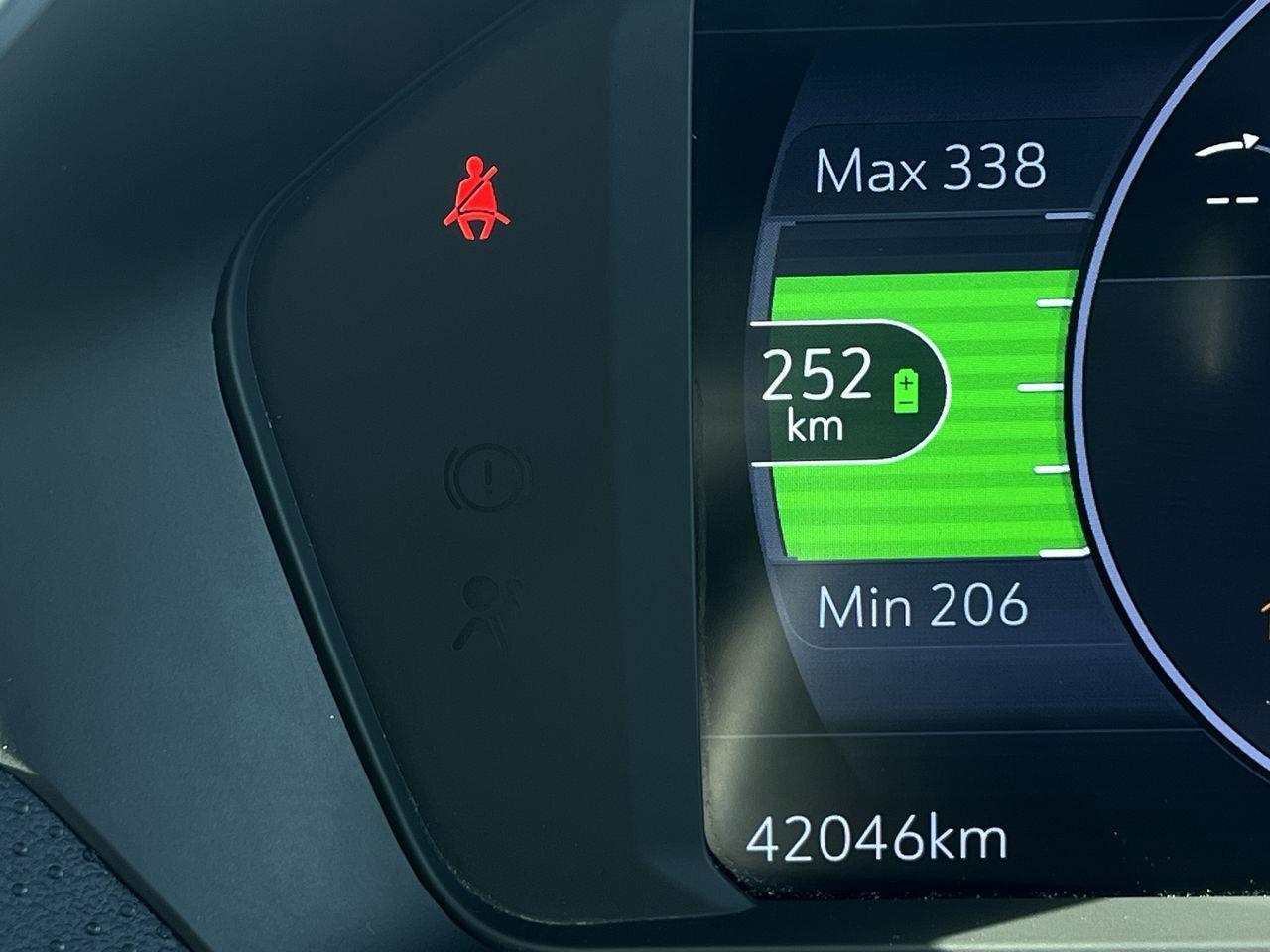 2022 Chevrolet Bolt EUV Premier ELECTRIC VEHICLE, MOONROOF, HEATED FRONT SEATS, BACK UP CAM!! Photo